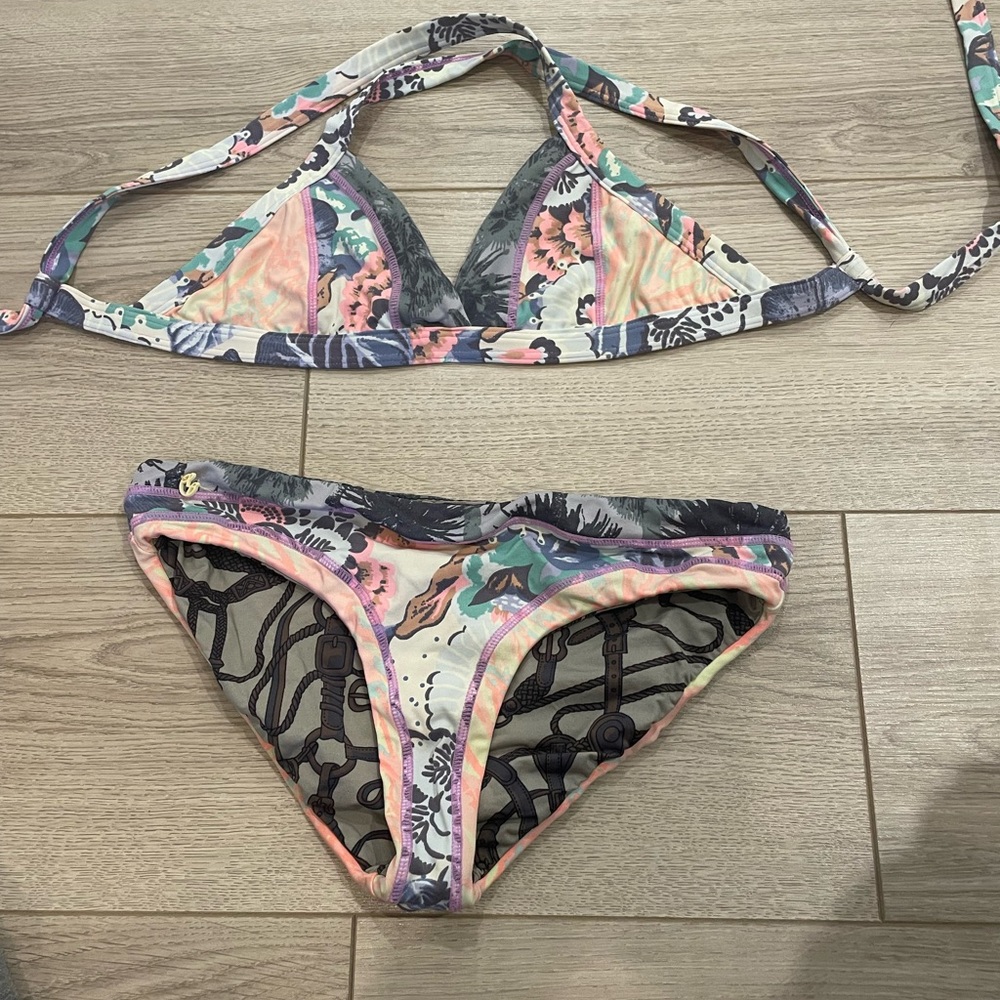 Maaji Reversible bikini size 16 girls